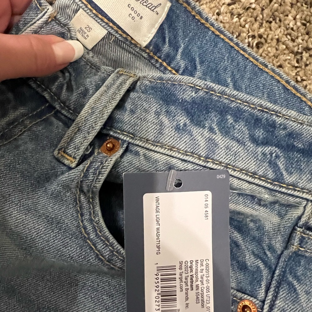 NWT Universal Thread Sz 2Short Light Wash Women’s Jeans - Classic Straight Fit - Picture 3 of 7